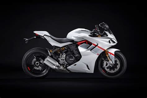 2024 Ducati Supersport 950 Review - Elsa Nolana