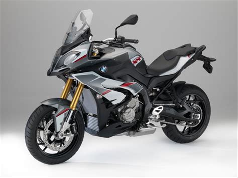 2016 BMW S1000XR front quarter