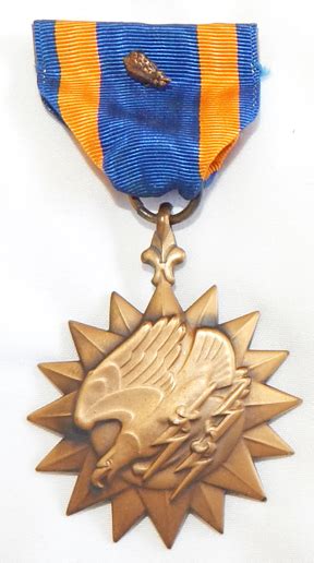 US WWII Era ( 1941-1948) :: Metal Insignia :: Air Medal With Oak Leaf ...