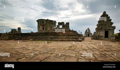 phnom bakheng , angkor , cambodia Stock Photo - Alamy