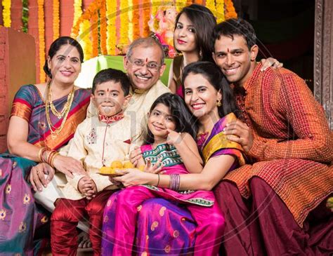 Traditional Indian Family - Photos Cantik