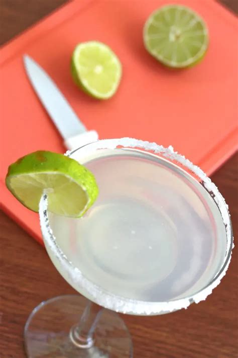 Margarita Recipe: the Classic Tequila Drink | Mix That Drink