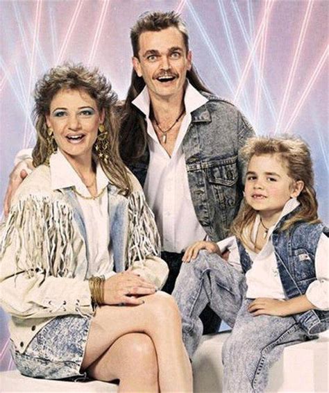 Coolest 80s family portrait... | Awkward family photos, Funny family ...