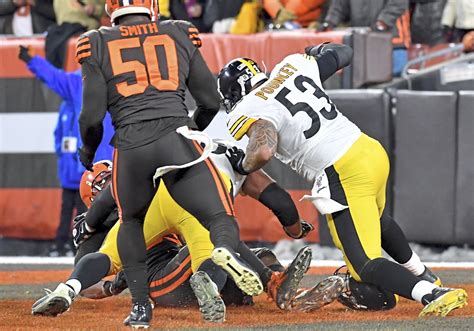 Browns end Steelers' four-game winning streak on surreal night in ...