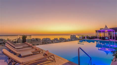 Five-Star Harbour-View Malta Luxury with Rooftop Infinity Pool, Sliema ...