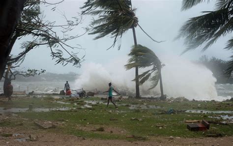 'Disaster' in Vanuatu After Cyclone Pam Tears Through Pacific ...