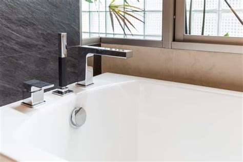 20 Bathtub Faucet Types For Every Bathroom Style