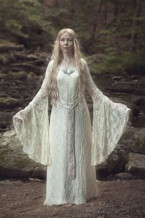 Galadriel Cosplay from 'Lord of the Rings' Reigns Supreme - Bell of ...