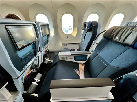 InsideLook: KLM Presents New Premium Comfort Cabin On Boeing 787-10 ...