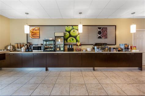 La Quinta Inn & Suites by Wyndham Angleton | Angleton, TX Hotels