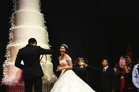 7M-peso 12-foot high wedding cake of Dingdong Dantes and Marian Rivera ...