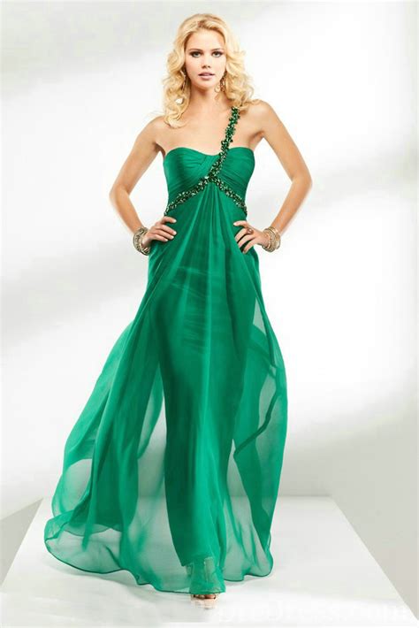 15 Outstanding Green Christmas Dresses - YusraBlog.com