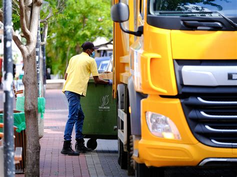 Medewerkers Selikor leggen werk neer - Dolfijn