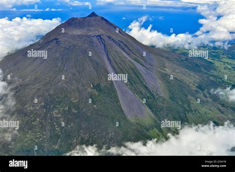 Aerial of volcano Montanha do Pico, Mount Pico with summit Pico Stock ...