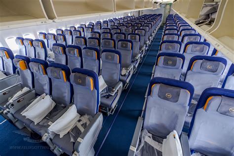 Inside the Lufthansa Boeing 747-8i