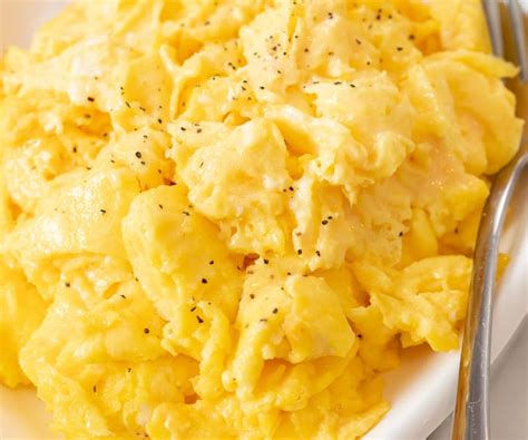 Fluffy Scrambled Eggs (Step by Step!) - The Cozy Cook