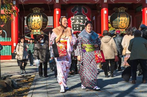 Senso Ji Temple in Asakusa Tokyo Attracts Crowds Editorial Stock Image ...