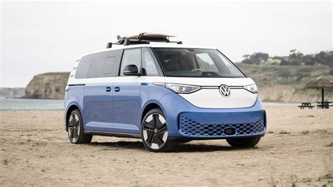 VW bus is reborn in America as the electric, three-row 2025 VW ID. Buzz ...