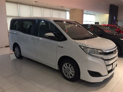 Toyota Noah Hybrid 1.8 X 7-Seater (A) - Carlingual