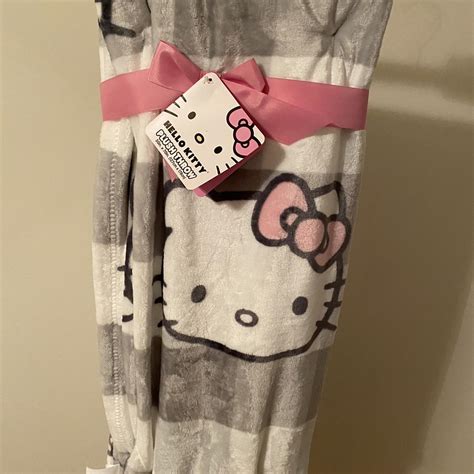 Hello kitty plaid pink blanket twin - Depop