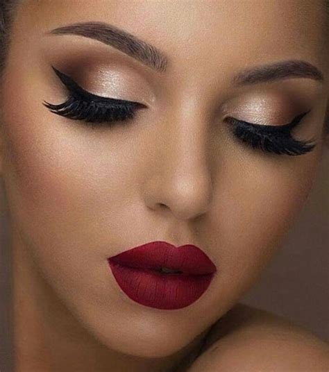 Pin by Molly Bronshire on Lips, Lipstick & Lip paint | Holiday makeup ...