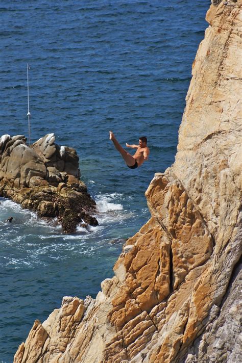 bkomeara-travelblog: Acapulco Cliff divers