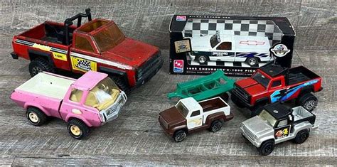 Group of metal & plastic toy trucks - Schneider Auctioneers LLC