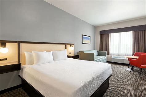 Ramada by Wyndham Marina | Marina, CA Hotels