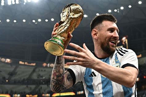 La copa del mundo que aparece en la foto más exitosa de la historia de ...