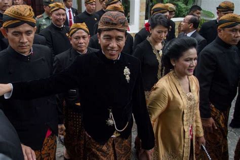 Pakaian Adat Dari Jawa Tengah - GALERI NUSANTARA