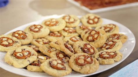 Mouthwatering recipe for chewy, sweet and salty chocolate chip cookies ...