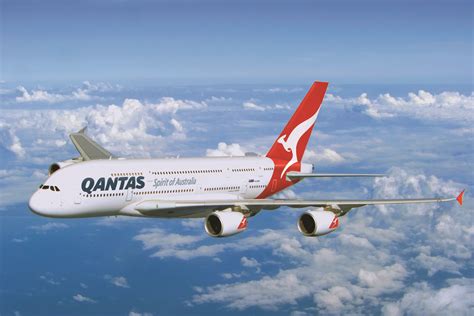 Photos: Qantas newest Boeing 737-800 "Retro Roo" in 1970s retro livery ...