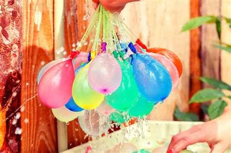 Water Balloon Toss Game: Rules and How to Play - Group Games 101