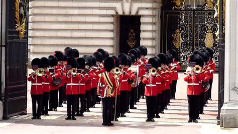 Changing of the Guard Buckingham Palace London | Doovi