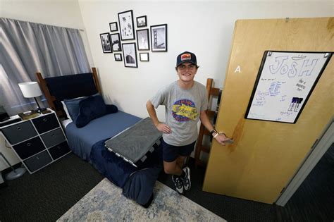 Students open the door to fun dorm decor - GCU News