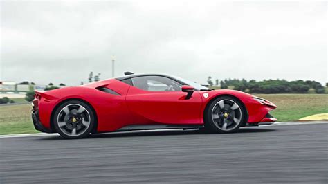 Ferrari SF90 Stradale Hyper-Hybrid Car with 986 Horsepower Revealed ...