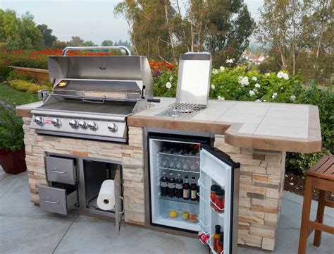 BBQ Islands and Outdoor Kitchens