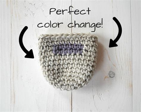 How to seamlessly change colors in crochet in the round - mallooknits.com