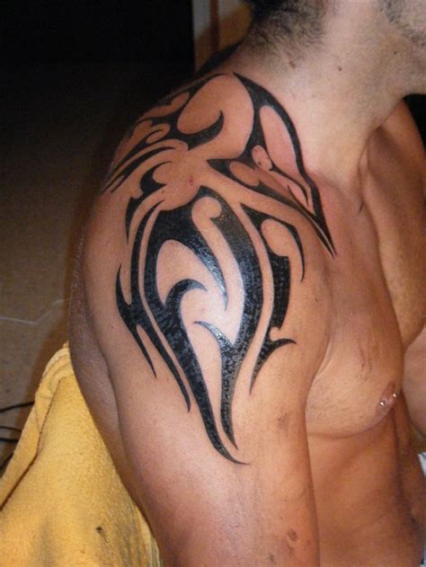 27 Beautiful Tribal Shoulder Tattoos