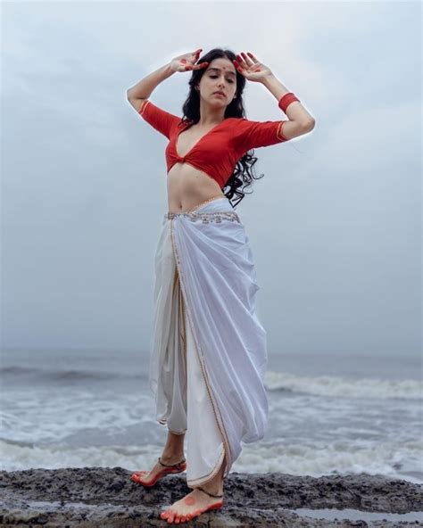 Anaswara Rajan Beach Side Saree Photoshoot Goes Viral; See Pics