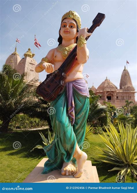 Idol& X27;s of Hindu Deities Stock Photo - Image of flower, clothing ...