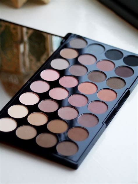 MAKEUP REVOLUTION 32 All Matte Shadows Eyeshadow Palette Flawless ...