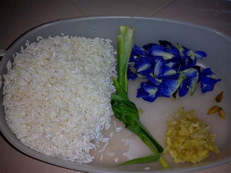 Cooking Pleasure: FRAGRANT BLUE PEA FLOWER RICE