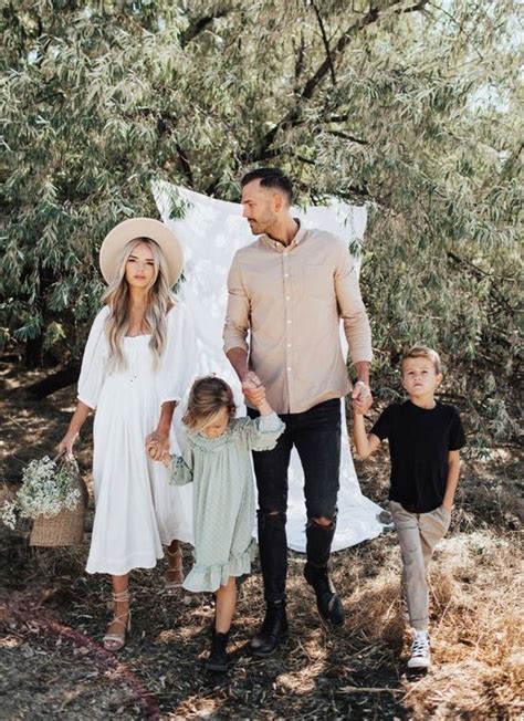 20 Best Spring Family Photoshoot Outfits to Try This Spring | Family ...