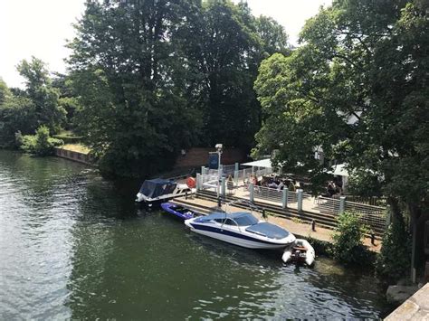 Cookham Bridge and the Ferry Inn - Cycle Routes and Map | Komoot