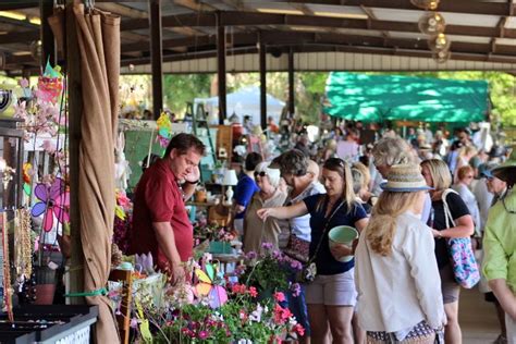 Renninger's Twin Markets - Antique Center and Flea Market in Mount Dora ...