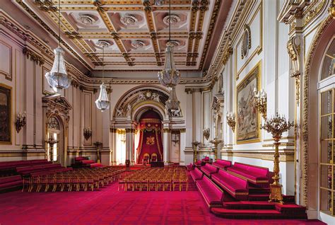 Get a Rare Glimpse of the Royal Family’s Private Rooms at Buckingham ...