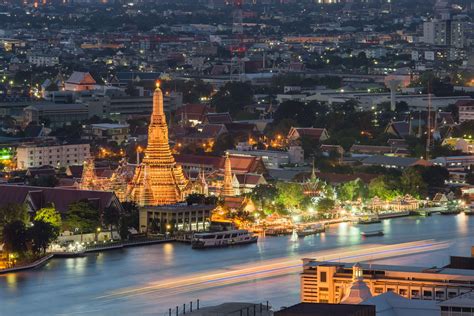 Night view of Wat Arun temple and Chao Phraya River, Bangkok, Th ...