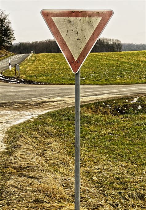 Yield Traffic Sign Warning - Free photo on Pixabay