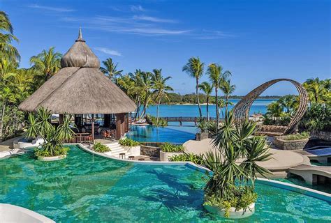 12 Best Resorts in Mauritius | PlanetWare (2022)